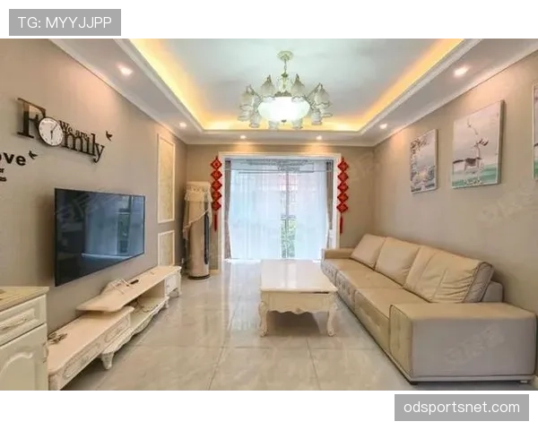 刷到唐佳豪家居照那一刻只想吐槽：他这是把日常收拾成明星片场啊